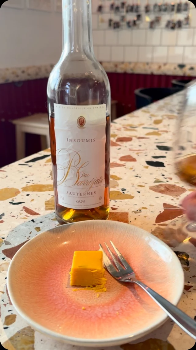 När du känner dig väldigt nöjd i kistan men munnen ändå ber om något liitet för att avrunda måltiden; Fudge på vit choklad och saffran att skölja ner med ett litet oskyldigt glas Sauternes anno 1998.
Som en dröm som går i uppfyllelse.