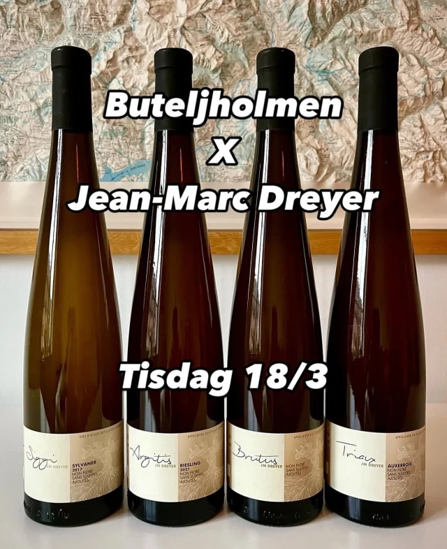 Nyinkomna årgångar från en riktig favorit - Jean-Marc Dreyer i Alsace. Bästa Niklas från @buteljholmen gör oss sällskap (tredje året i rad?) och vi korkar upp och häller alla -23:or på glas, som enligt uppgift är en fint år! Dreyer gjorde oss förälskade i skalmacererade ”orange” viner för ett antal år sedan och vi har sedan dess alltid sett till att ha minst ett par olika flaskor på menyn på Ring Katarina och Racamaca. Välkomna förbi tisdag 18/3 för att prova, skåla och dricka tillsammans med oss! Bokning via hemsidan och drop-in i baren som alltid 💫 Läs mer om Dreyer och hans fantastiska arbete här: https://buteljholmen.se/vinbonder/jean-marc-dreyer/