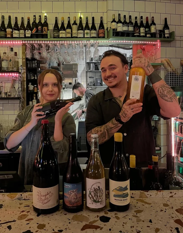 Lillördagens laguppställning = A-laget 🍷 Observera magnum Beaujolais Noveau nere till vänster. Den och många flera poppar vi torsdag nästa v kl 17. Välkomna då till hösten bästa fest 💃