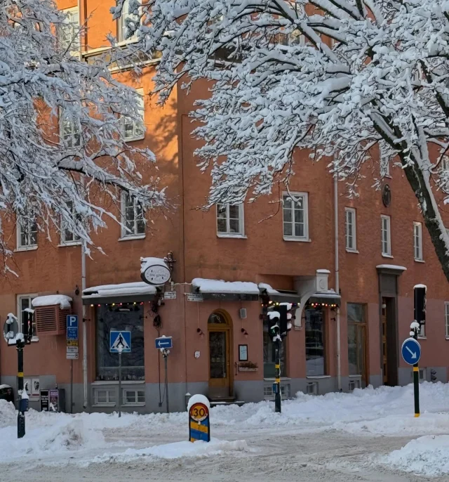 ¡LETS GO 2026! Öppet från idag med ordinarie öppettider; Måndag-Torsdag 17-23 Fredag-Lördag 17-00 Droppa in eller boka bord via hemsidan VÄLKOMNA 💚