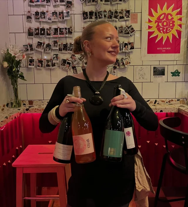 Onsdag mitt i vintern och vädret e vare e. Oavsett yttre omständigheter så värmer det innanför våra väggar. Väldigt kul att så många vill besöka oss dessa tider innan löning under årets fattigaste månad! Vill man vara säker på att få vila benen under besöket är det bäst att gå in och boka bord eller barplats på www.ringkatarina.se Willkommen!