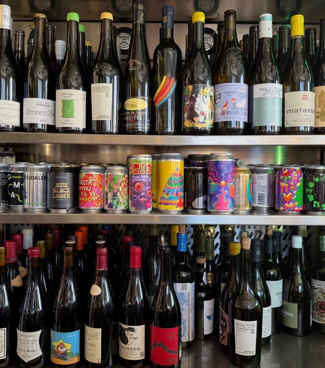 En välfylld dryckeskyl är en vacker dryckeskyl. Fredag hörni, kom och sätt oss i skiten